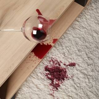 How to master the removal of red wine stains 