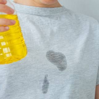 How to get grease stains out of clothes