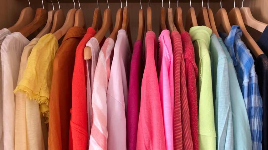 How to remove blood stains from coloured clothes