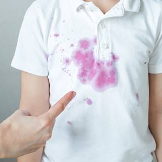 Get stains out of white shirts and t-shirts