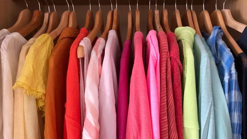 How to extend the life of coloured clothing